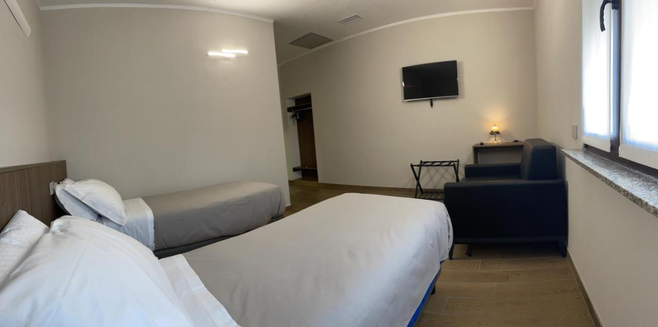 Villoresi Rooms Castano Primo Bagian luar foto