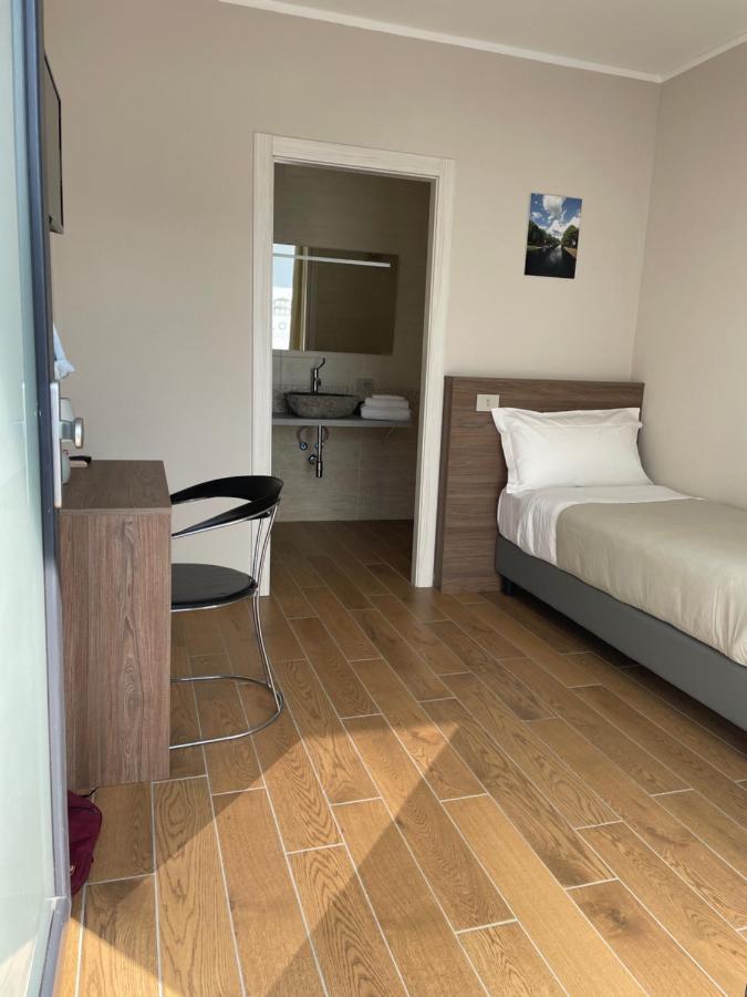 Villoresi Rooms Castano Primo Bagian luar foto